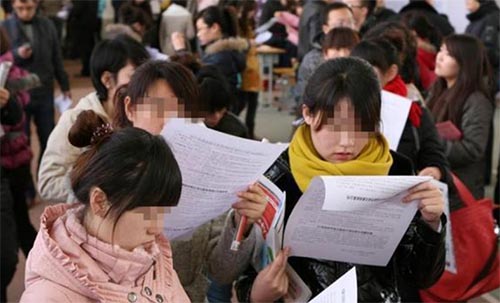 湖北一211女大學生，畢業2年卻無法就業