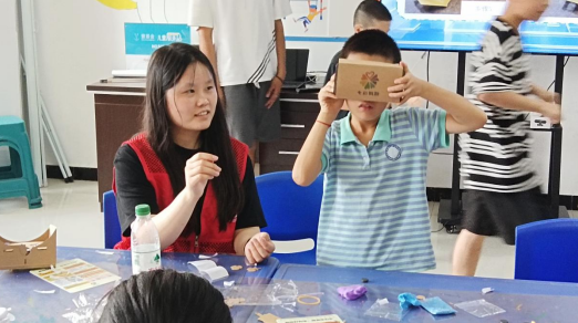 安財學子情暖沈圩，七彩假期繪就童夢成長新圖景