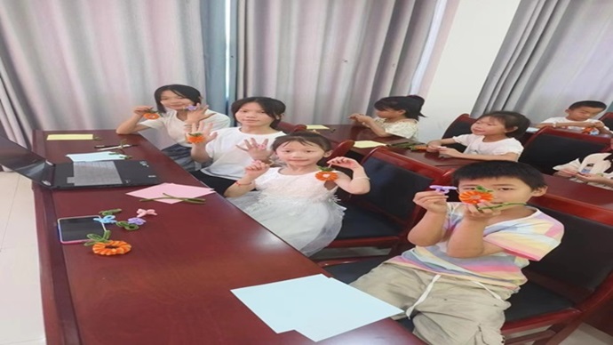 大學生下鄉支教，孩子們巧手做手工——武昌理工學院“青春筑夢”通城志愿服務隊暑假活動開班第一課紀實