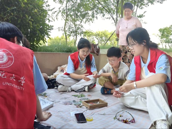 “花果飄香織錦繡，綠電賦能中國夢” 淮師學子西山花海實踐活動紀實