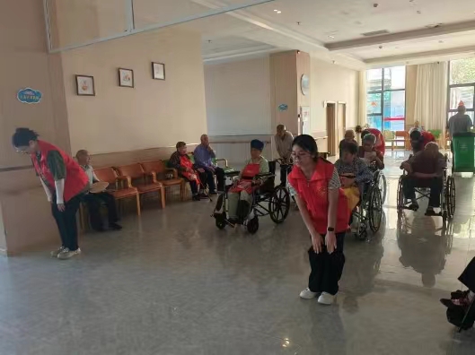 青春助力夕陽紅：養(yǎng)老中心的活力早操