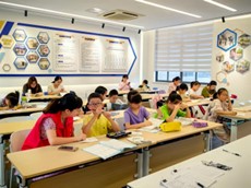 跳出標(biāo)準(zhǔn)答案：暑托班輔導(dǎo)中的“因勢利導(dǎo)”藝術(shù)