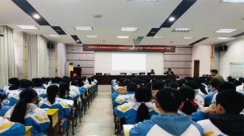 黃平縣開展“大學生志愿者進校園”活動