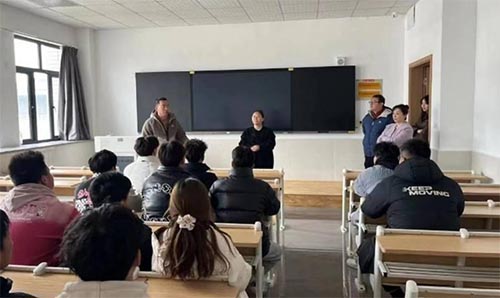 左院長到嘉魚校區詢問關心同學們圓滿成功